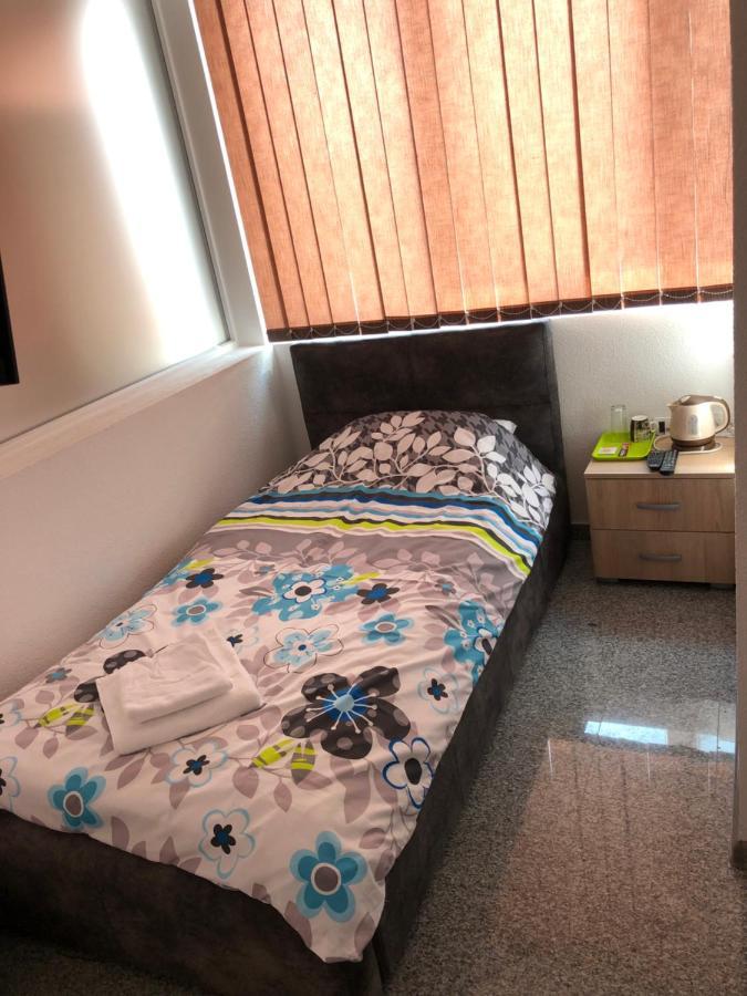 Binta Hostel 弗拉涅 外观 照片